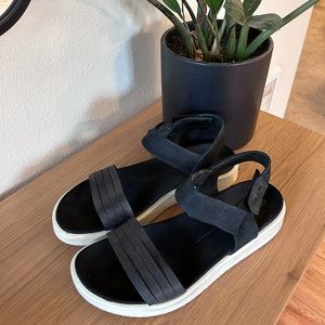 Ecco Flowt strap sandal
